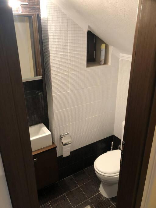 Tristan Beachfront House Флогита